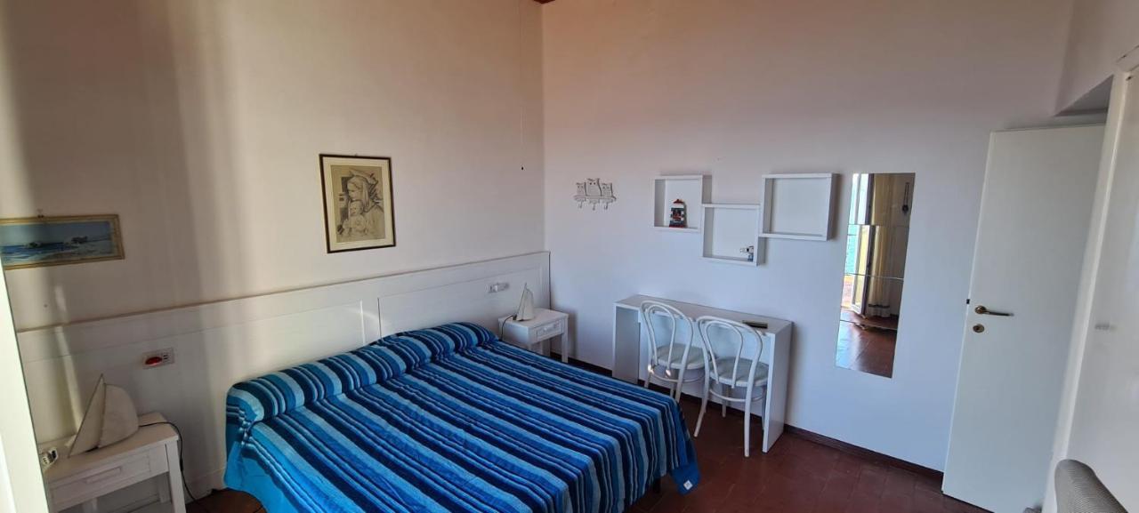 Villa Le Sprizze A Bordo Del Mare - Goelba Марчиана-Марина Экстерьер фото
